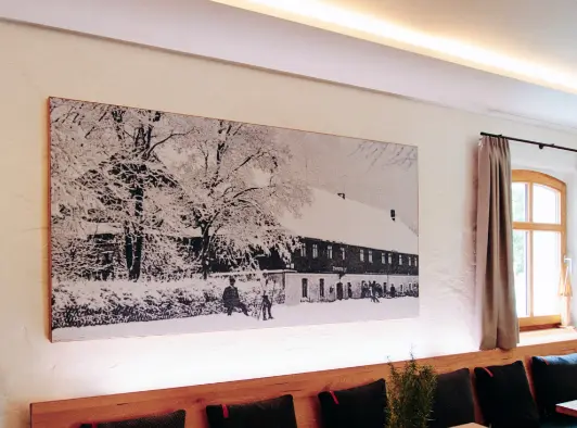 Holzrahmen-Akustikbild im Restaurant zur Nachhallreduzierung