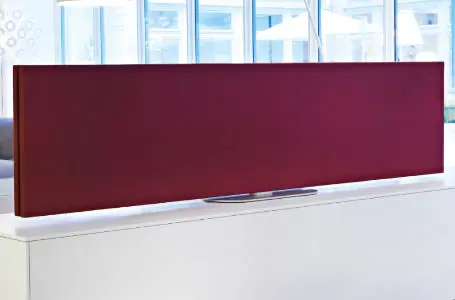 Akustik-Trennwand für konzentrierteres Arbeiten im Großraumbüro Akustik-Trennwand für Schreibtische – effektive Lärmreduzierung im Büro