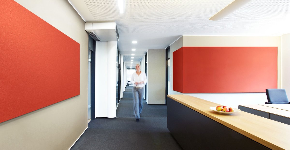 Schallminderung im Büro - Maßgefertigte Akustik-Wandpaneele im Konferenzzimmer und Beratungsraum